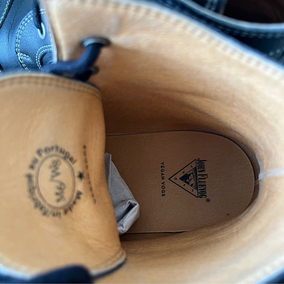 John Fluevog 7TH HEAVEN DERBY SWIRL (6 EYE) CLASSIC DERBY BOOTS in Black Vegan - Picture 5 of 10